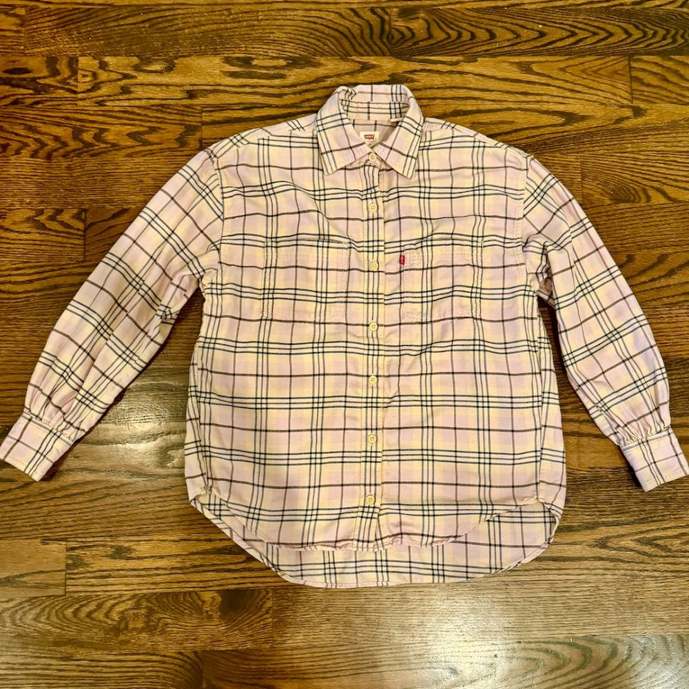 Levi's Oversized Pink Flannel Button Up - XS